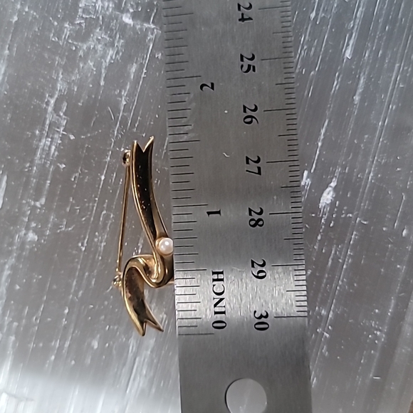 *Sold* Vintage Coro and Avon Signed Pins/Brooches - Picture 6 of 6